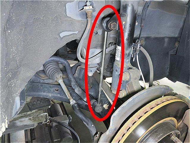 トヨタ カローラフィールダー NZE141G 走行時の異音 スタビライザーリンク交換 呉市の第一自動車へ