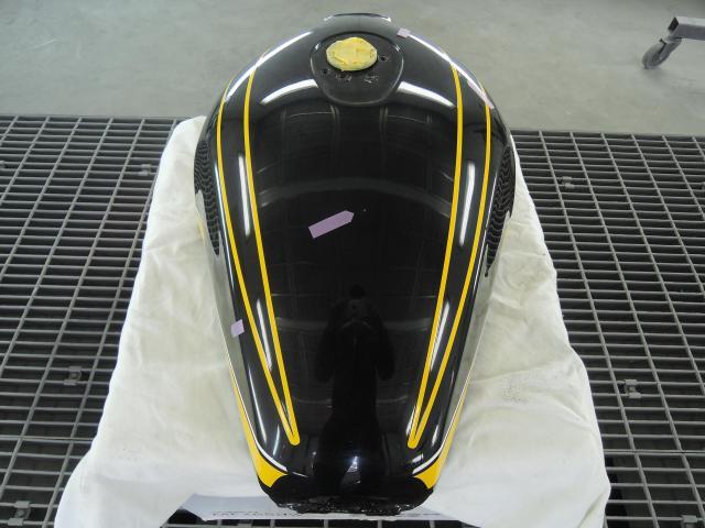 バイク カワサキ kawasaki ゼファー1100 タンク 修理 塗装 板金 バイク カワサキ kawasaki ゼファー1100 タンク 修理 塗装 板金