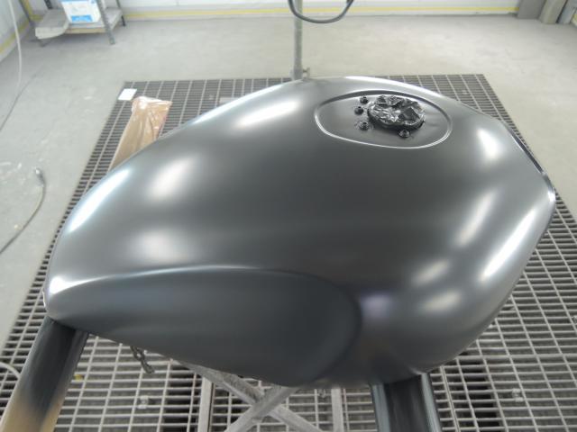 バイク カワサキ kawasaki ゼファー1100 タンク 修理 塗装 板金 バイク カワサキ kawasaki ゼファー1100 タンク 修理 塗装 板金