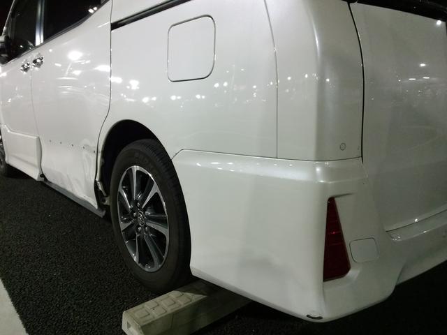 トヨタ　ノア　ZRR80W　鈑金　キズ修理