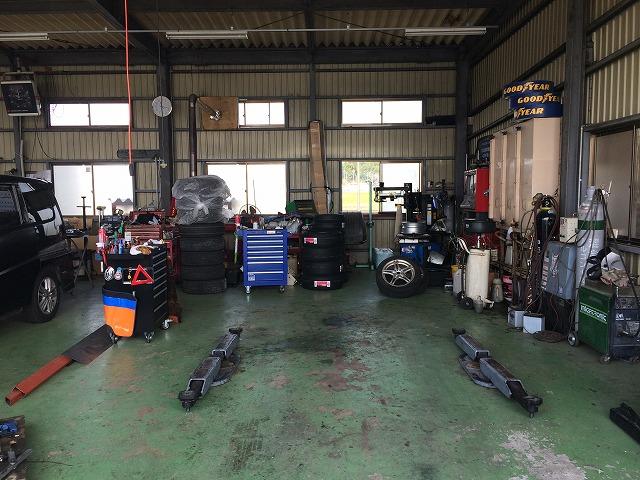 各種機材や工具も完備しておりますので、万全の体制で貴方のカーライフをサポート致します。