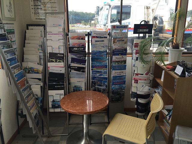 新車販売もしております。各種メーカーのカタログも取り揃えておりますので、メーカー比較も可能です！