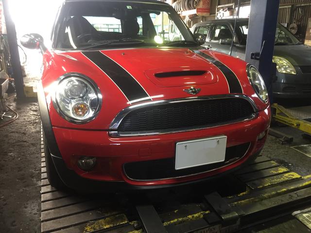 R56 MINI JCW オイル漏れ修理で入庫しました。兵庫県　姫路市　たつの市　相生市　太子町　車検・整備・取り付け　宮田自動車整備