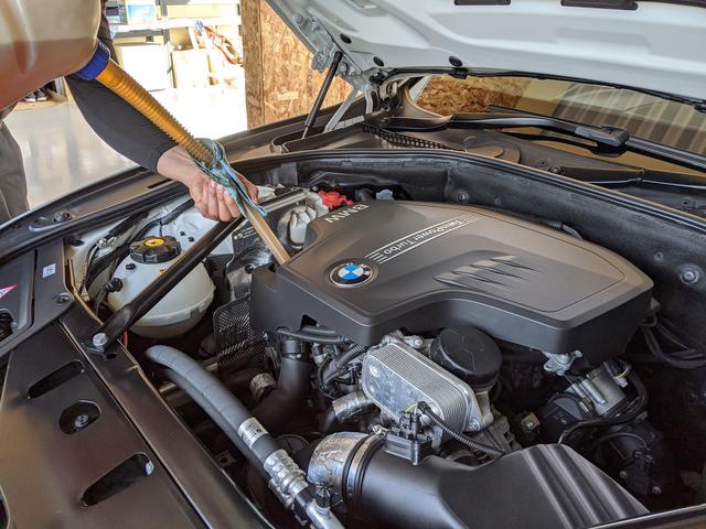 BMW523i  エンジンオイル交換～北九州　行橋　苅田　下関　筑豊　中津　輸入車　メンテナンス　WAKO'S取り扱い店　安い～