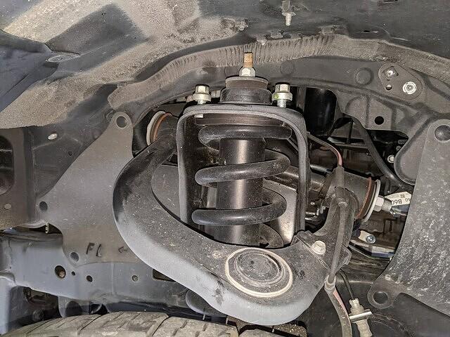TRJ150ランクルプラド リフトアップコイル スペーサー 取り付け TRJ150ランクルプラド リフトアップコイル スペーサー 取り付け