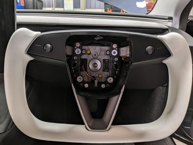 モデル3 ハイランド テスラ ヨークハンドル交換 ステアリング モデル3 ハイランド テスラ ヨークハンドル交換 ステアリング