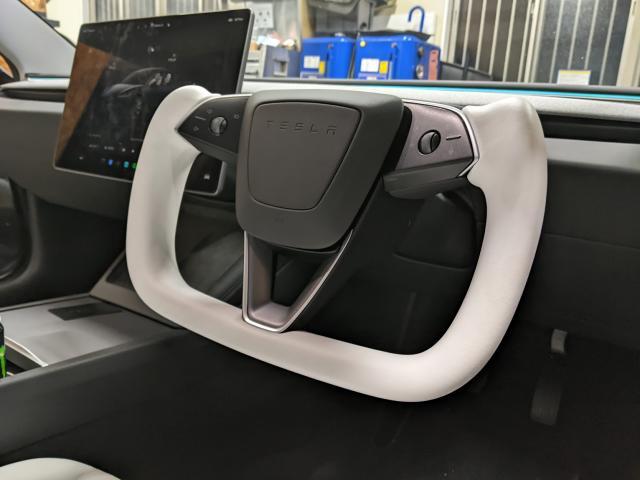 モデル3 ハイランド テスラ ヨークハンドル交換 ステアリング モデル3 ハイランド テスラ ヨークハンドル交換 ステアリング