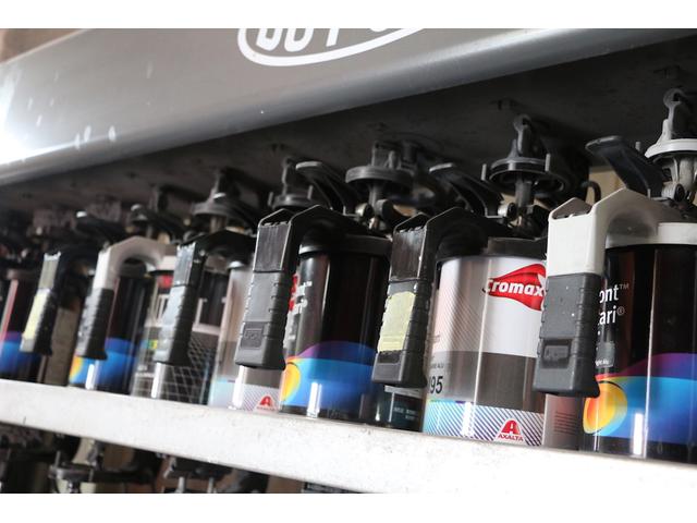 国産塗料メーカーも海外から顔料を輸入しているので３ラインそろえることで国産車の色の再現もバッチリ！