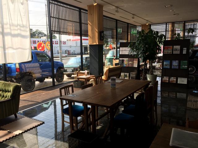 待ち時間はカフェでゆっくりとお待ちいただけます。