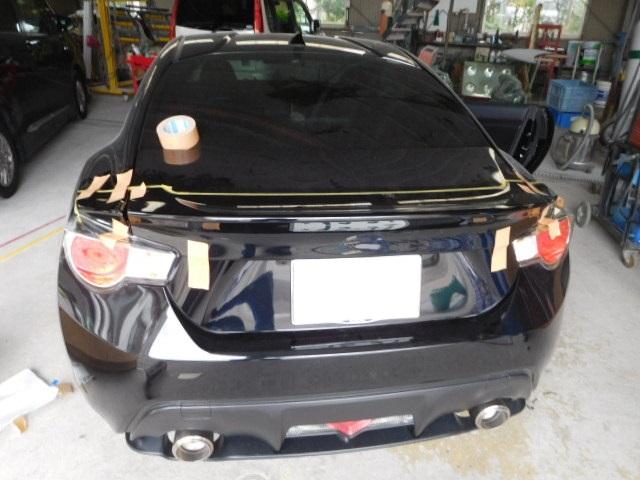 スバル　ＢＲＺ　トヨタ８６用のモデリスタスポイラー　取付　佐賀市　パーツ取付け　小林ボデー 板金塗装　修理　