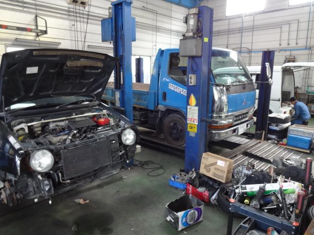 車検、整備はもちろん、エンジン載せ替えなどの大がかりな修理も出来る整備工場です。