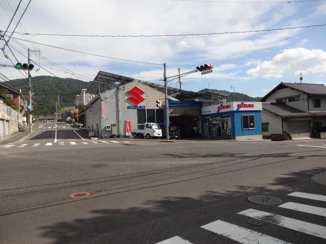 馬木４丁目交差点にあります。