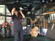 プロの整備士による整備を実施。お車の細部までしっかりチェック・整備を行います。