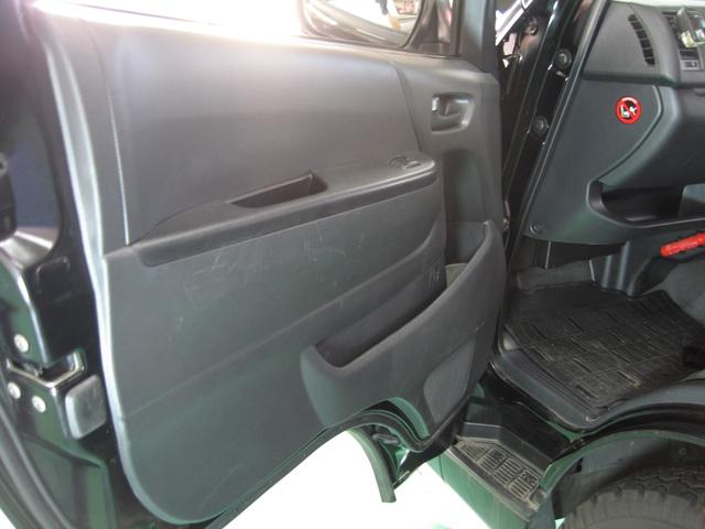 トヨタ　レジアスエースバン　ＴＲＨ２００Ｖ　ウインカー付ドアミラーカバー　フロントスポイラー（デイライト）持込み取付　和光市