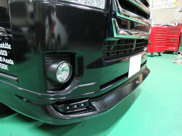 トヨタ　レジアスエースバン　ＴＲＨ２００Ｖ　ウインカー付ドアミラーカバー　フロントスポイラー（デイライト）持込み取付　和光市