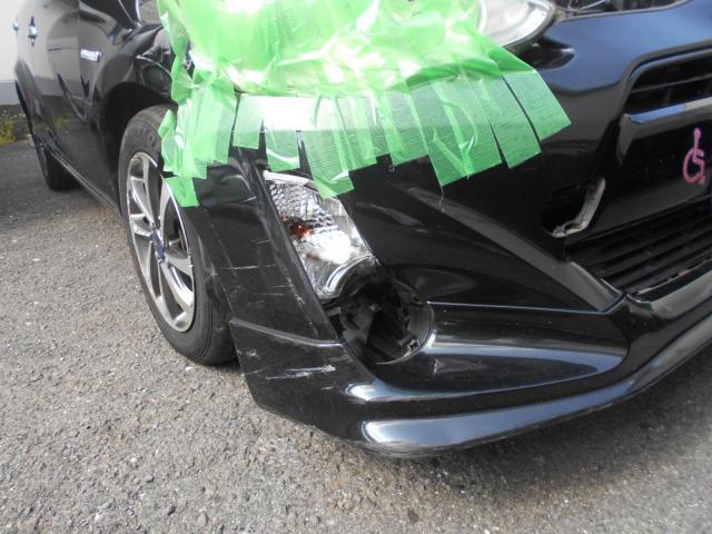 トヨタ　アクア　板金・外装補修 フロントバンパー フロントフェンダー ヘッドライト 　大阪 東大阪 八尾 交野 門真 修理 鈑金 板金 交換 塗装 ミガキ 磨き 早い 代車