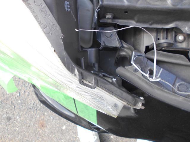 トヨタ　アクア　板金・外装補修 フロントバンパー フロントフェンダー ヘッドライト 　大阪 東大阪 八尾 交野 門真 修理 鈑金 板金 交換 塗装 ミガキ 磨き 早い 代車