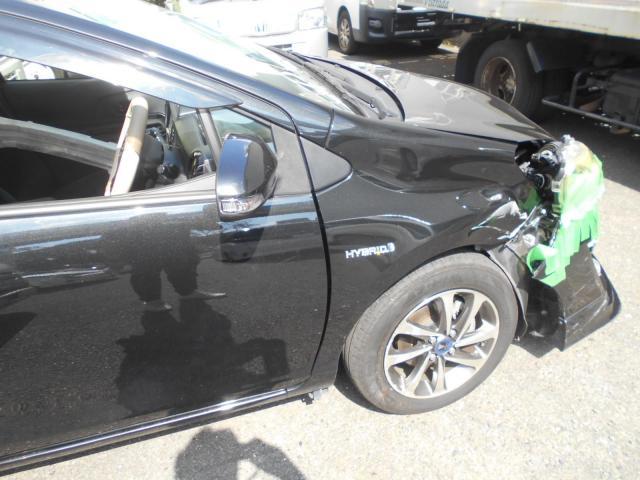 トヨタ　アクア　板金・外装補修 フロントバンパー フロントフェンダー ヘッドライト 　大阪 東大阪 八尾 交野 門真 修理 鈑金 板金 交換 塗装 ミガキ 磨き 早い 代車