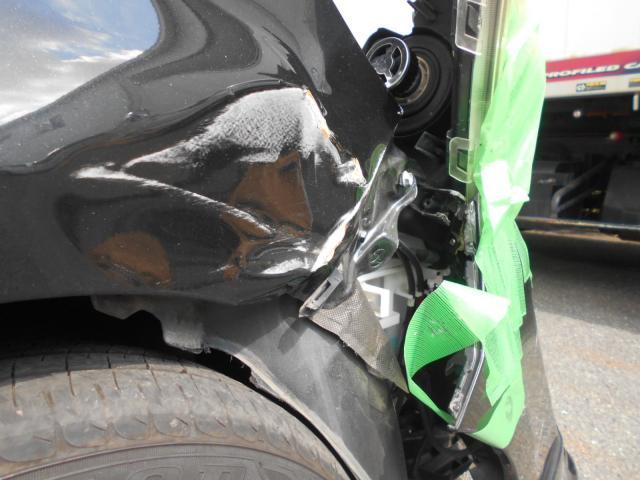 トヨタ　アクア　板金・外装補修 フロントバンパー フロントフェンダー ヘッドライト 　大阪 東大阪 八尾 交野 門真 修理 鈑金 板金 交換 塗装 ミガキ 磨き 早い 代車