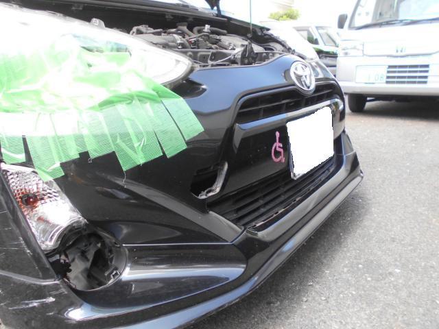 トヨタ　アクア　板金・外装補修 フロントバンパー フロントフェンダー ヘッドライト 　大阪 東大阪 八尾 交野 門真 修理 鈑金 板金 交換 塗装 ミガキ 磨き 早い 代車