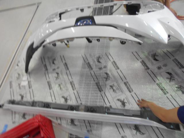 トヨタ　アクア　板金・外装補修　ボディサイドシル フロントバンパー フロントドア　大阪 東大阪 八尾 交野 門真 修理 鈑金 板金 交換 塗装 ミガキ 磨き 早い 代車完備