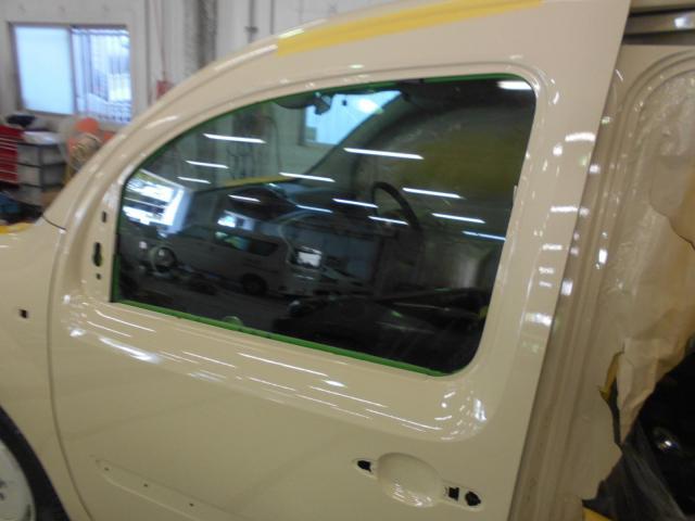 ルノー カングー 板金・外装補修 ボンネット フロントドア リアドア サイドシル フロントバンパー フロントフェンダー リアフェンダー 大阪 東大阪 八尾 交野 門真 修理 鈑金 板金 交換 塗装 ミガキ 磨き 早い 代車完備