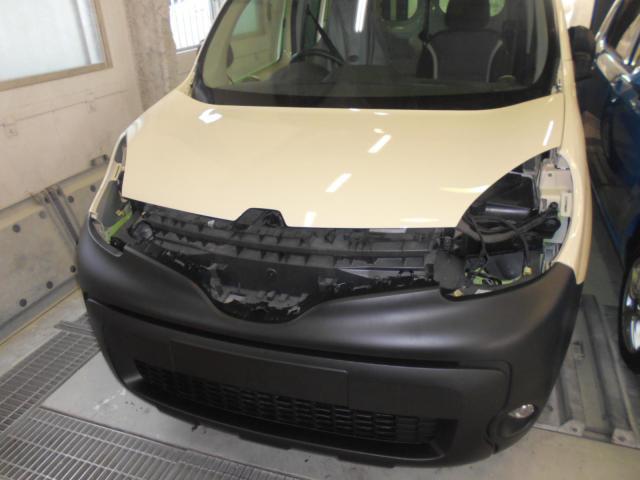 ルノー カングー 板金・外装補修 ボンネット フロントドア リアドア サイドシル フロントバンパー フロントフェンダー リアフェンダー 大阪 東大阪 八尾 交野 門真 修理 鈑金 板金 交換 塗装 ミガキ 磨き 早い 代車完備