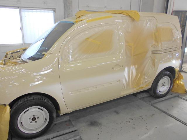 ルノー カングー 板金・外装補修 ボンネット フロントドア リアドア サイドシル フロントバンパー フロントフェンダー リアフェンダー 大阪 東大阪 八尾 交野 門真 修理 鈑金 板金 交換 塗装 ミガキ 磨き 早い 代車完備