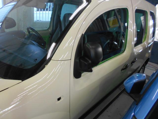 ルノー カングー 板金・外装補修 ボンネット フロントドア リアドア サイドシル フロントバンパー フロントフェンダー リアフェンダー 大阪 東大阪 八尾 交野 門真 修理 鈑金 板金 交換 塗装 ミガキ 磨き 早い 代車完備