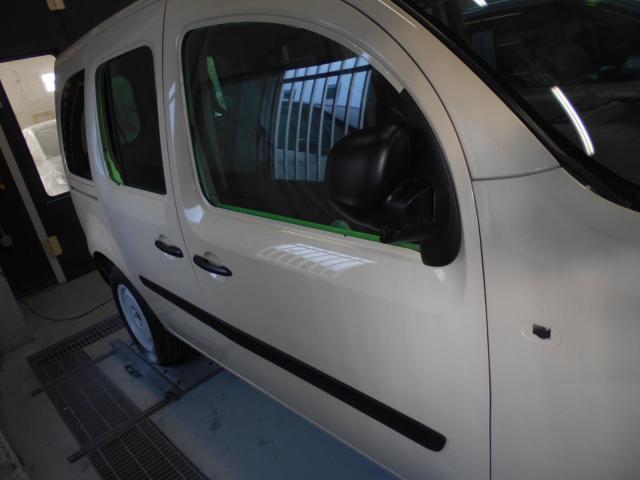 ルノー カングー 板金・外装補修 ボンネット フロントドア リアドア サイドシル フロントバンパー フロントフェンダー リアフェンダー 大阪 東大阪 八尾 交野 門真 修理 鈑金 板金 交換 塗装 ミガキ 磨き 早い 代車完備