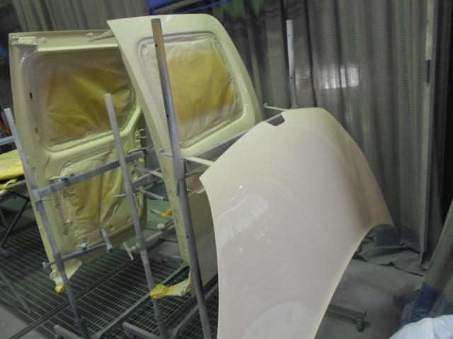 ルノー カングー 板金・外装補修 ボンネット フロントドア リアドア サイドシル フロントバンパー フロントフェンダー リアフェンダー 大阪 東大阪 八尾 交野 門真 修理 鈑金 板金 交換 塗装 ミガキ 磨き 早い 代車完備