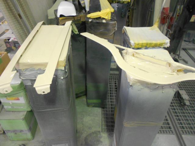 ルノー カングー 板金・外装補修 ボンネット フロントドア リアドア サイドシル フロントバンパー フロントフェンダー リアフェンダー 大阪 東大阪 八尾 交野 門真 修理 鈑金 板金 交換 塗装 ミガキ 磨き 早い 代車完備