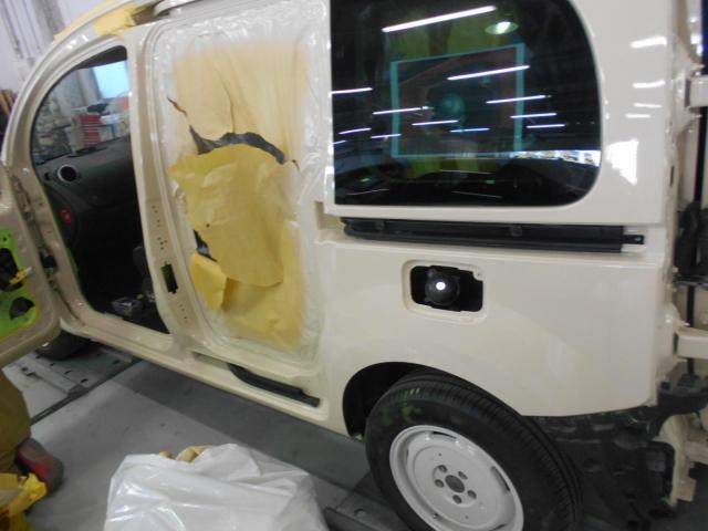 ルノー カングー 板金・外装補修 ボンネット フロントドア リアドア サイドシル フロントバンパー フロントフェンダー リアフェンダー 大阪 東大阪 八尾 交野 門真 修理 鈑金 板金 交換 塗装 ミガキ 磨き 早い 代車完備