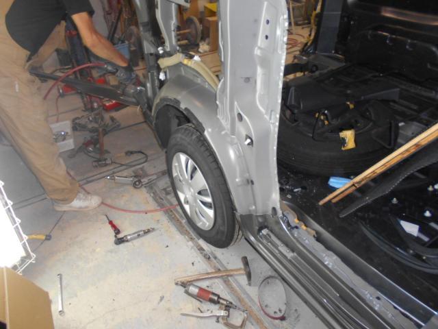 日産 NV200バネットバン 板金・外装補修 リアフェンダー 大阪 東大阪 八尾 交野 門真 修理 交換 塗装 ミガキ 磨き 早い 代車完備