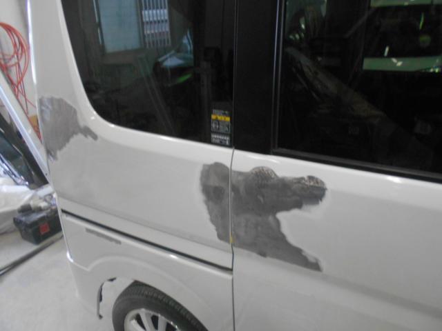 スズキ エブリイ 板金・外装補修 バックドア リアフェンダー スライドドア 大阪 東大阪 八尾 交野 門真 修理 鈑金 板金  早い 代車完備