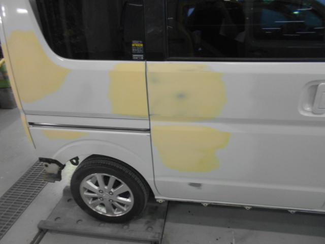 スズキ エブリイ 板金・外装補修 バックドア リアフェンダー スライドドア 大阪 東大阪 八尾 交野 門真 修理 鈑金 板金  早い 代車完備