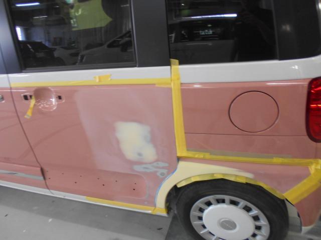 ダイハツ　ムーヴキャンバス　板金・外装補修 リアドア　大阪 東大阪 八尾 交野 門真 修理 鈑金 板金 塗装 ミガキ 磨き 早い 代車完備