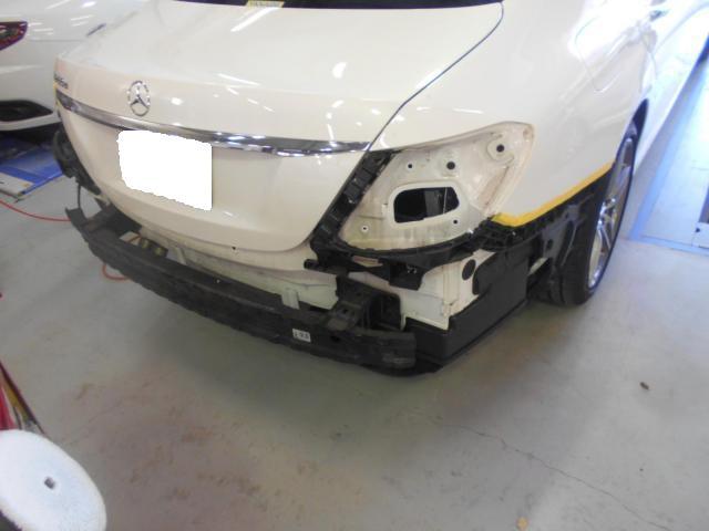 メルセデス・ベンツ Eクラス 板金・外装補修 リアバンパー 大阪 東大阪 八尾 交野 門真 修理 交換 塗装 ミガキ 磨き 早い 代車完備