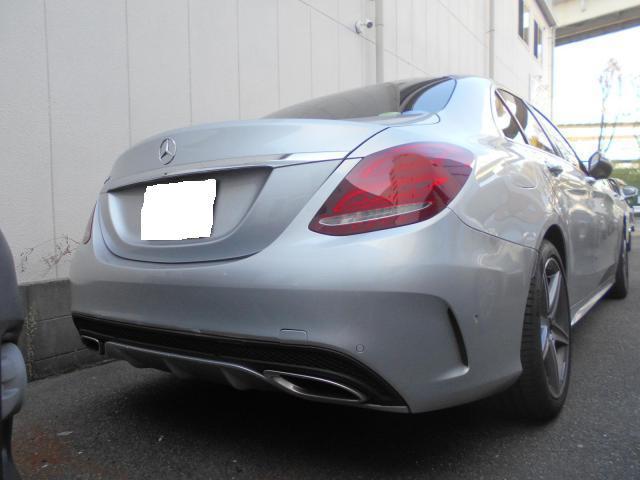 メルセデス・ベンツ Cクラス 板金・外装補修 リアバンパー リアディフューザー 大阪 東大阪 八尾 交野 門真 修理 鈑金 板金 交換 塗装 ミガキ 磨き 早い 代車完備