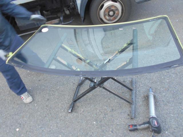 日産 クリッパーバン 板金・外装補修 フロントガラス 大阪 東大阪 八尾 交野 門真 修理 交換 早い 代車完備