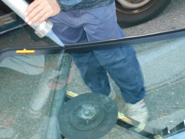 日産 クリッパーバン 板金・外装補修 フロントガラス 大阪 東大阪 八尾 交野 門真 修理 交換 早い 代車完備