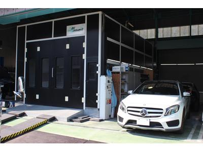 自社塗装ブースを完備しておりま自社