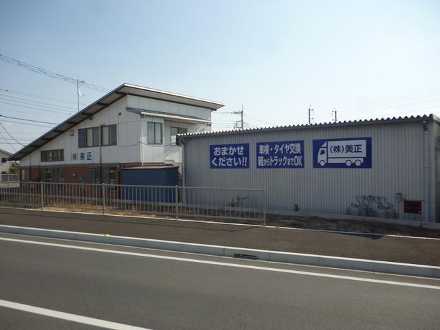 弊社は西毛広域幹線道路沿い、上芝南交差点角に位置しております。