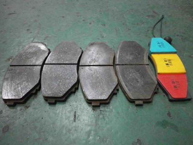 各務原市 タイタン ブレーキパッド交換