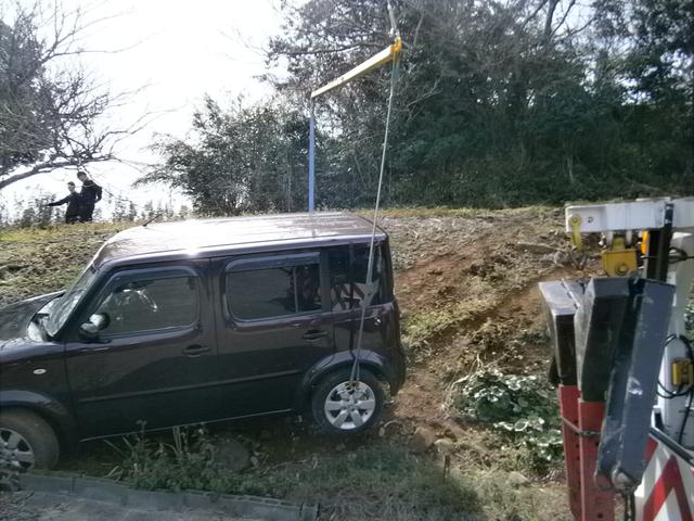 キューブ　事故　転落　落車　引き上げ作業　ロードサービス　唐津市