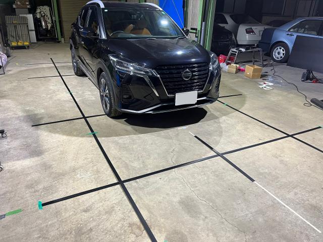 三重県桑名市　日産キックス　RP15
リア側の鈑金修理　任意保険で対応させて頂きました
アラウンドビューモニター装着車
リアゲート鈑金塗装に伴いリアカメラ脱着したので
エーミング作業致しました
