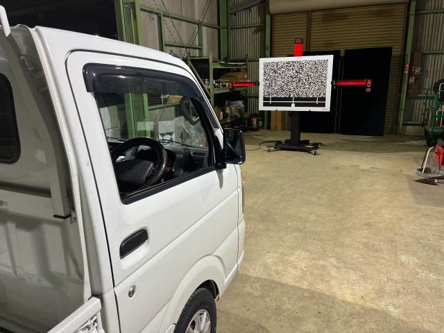 海津市　スズキ　キャリイトラック　DA16T
フロントガラス交換後のエーミング作業致しました