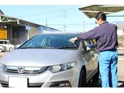 お客様の大切なお車をきれいに洗車も致します。