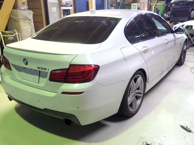 BMW F10 5シリーズ フロントフェンダー フロントドア リアドア リアフェンダー 修理 ペイント【京田辺市】