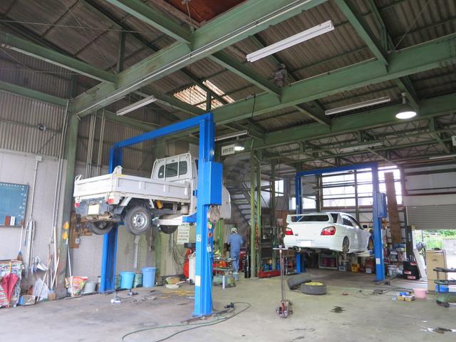 地域の皆様のお車を日々メンテナンスしております。